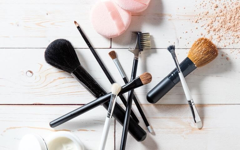 Cómo y Por qué limpiar Brochas de Maquillaje